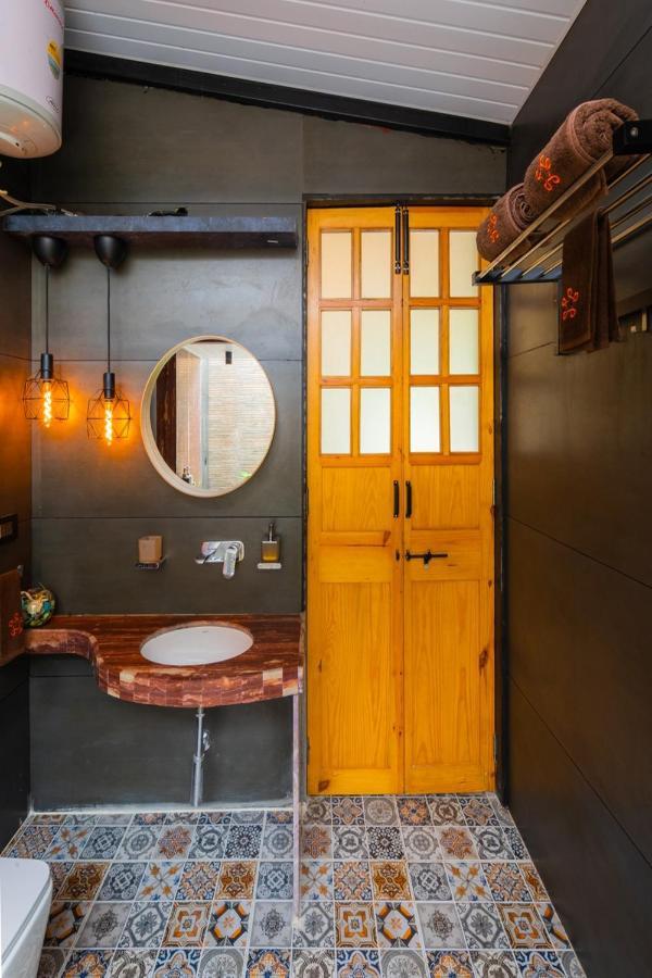 Saffronstays Turquoise Maison, カルジャット エクステリア 写真