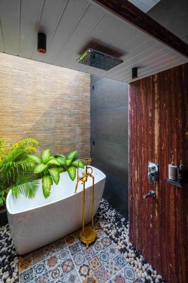 Saffronstays Turquoise Maison, カルジャット エクステリア 写真